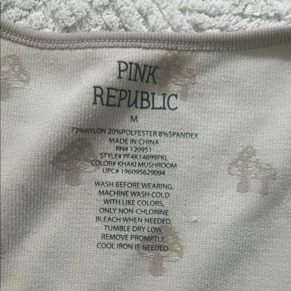 Bundle of 3 Juniors/Women’s Fitted Tops - Picture 4 of 6